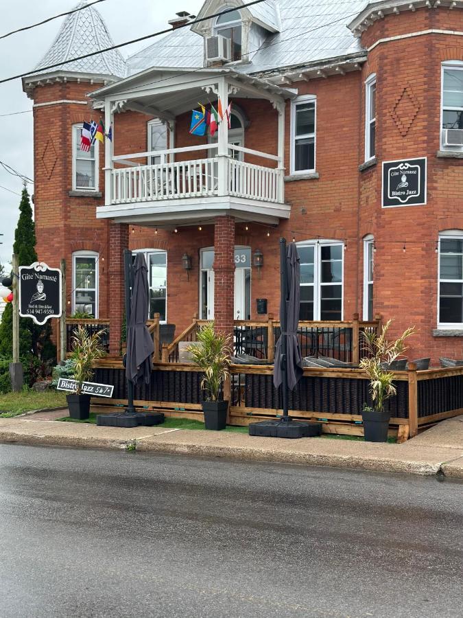 Auberge Et Bistro Namaste Lachute Экстерьер фото