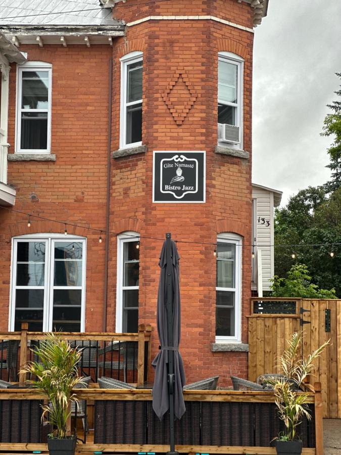Auberge Et Bistro Namaste Lachute Экстерьер фото