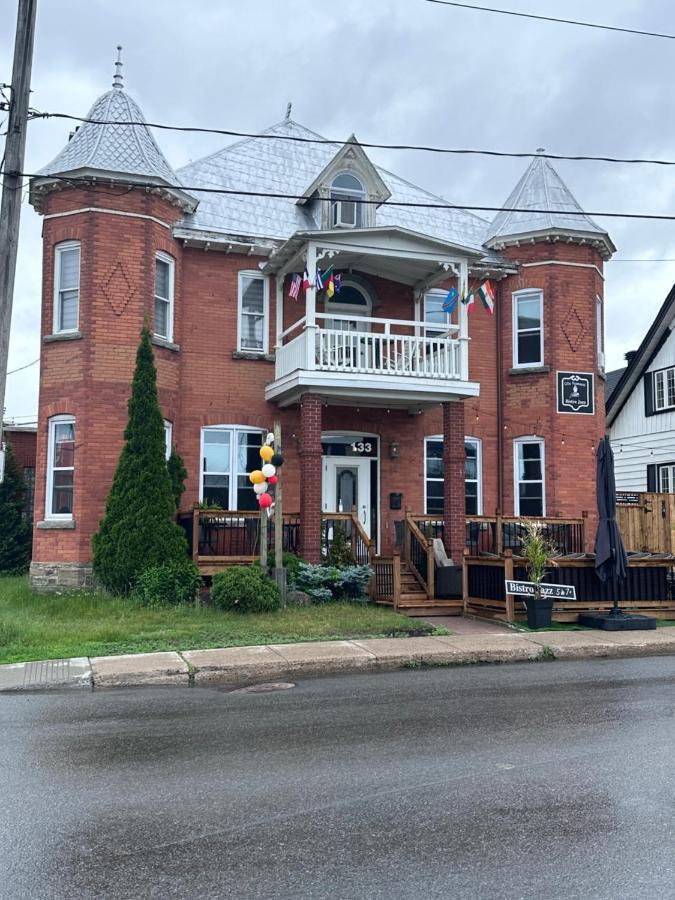 Auberge Et Bistro Namaste Lachute Экстерьер фото