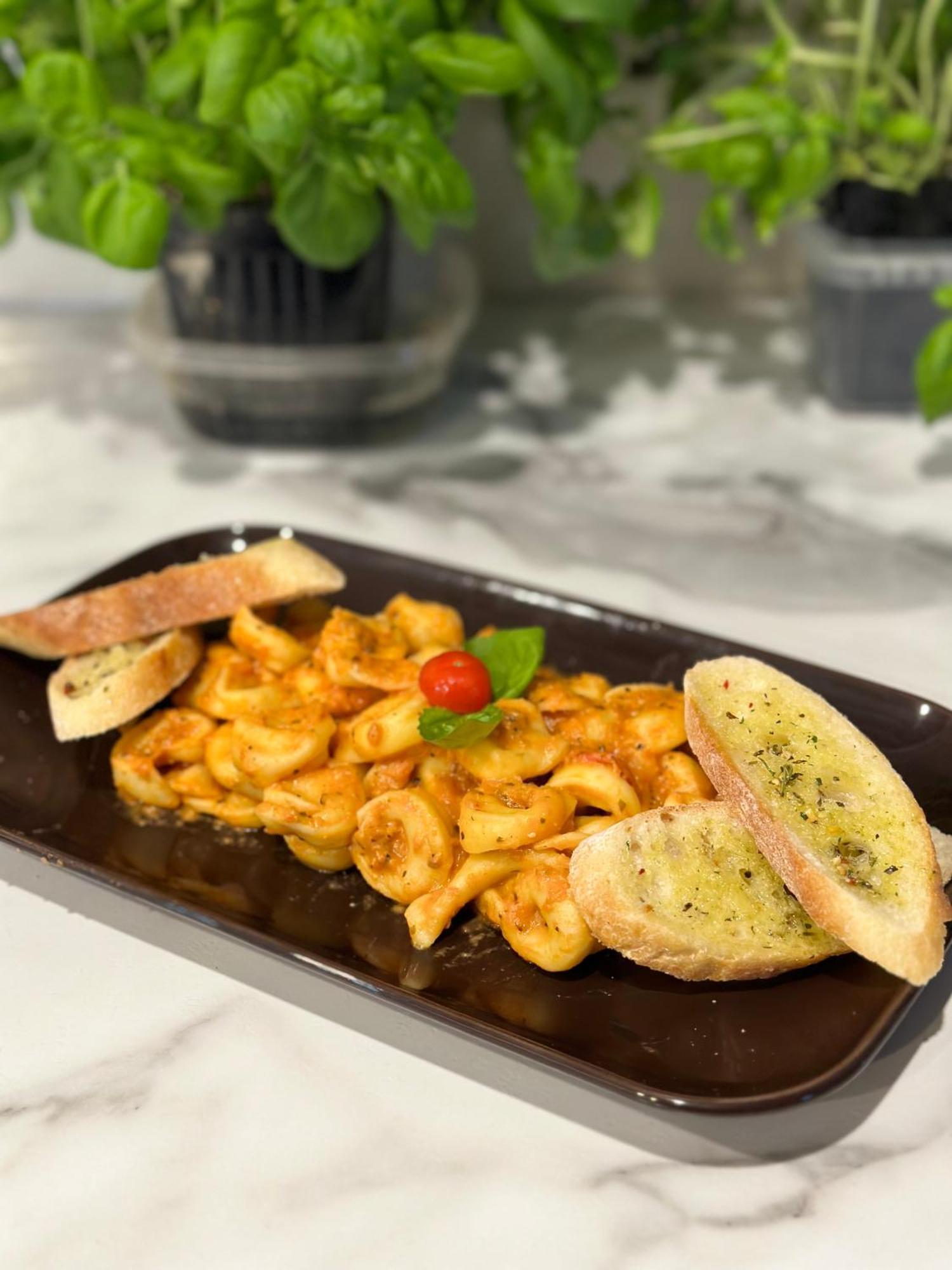 Auberge Et Bistro Namaste Lachute Экстерьер фото