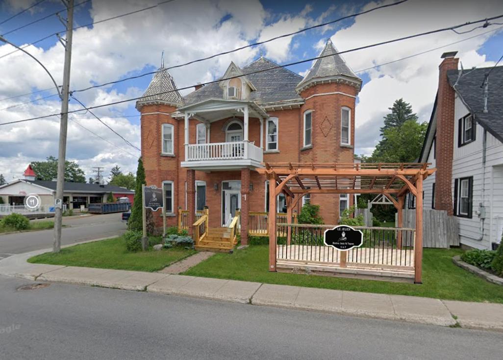 Auberge Et Bistro Namaste Lachute Экстерьер фото